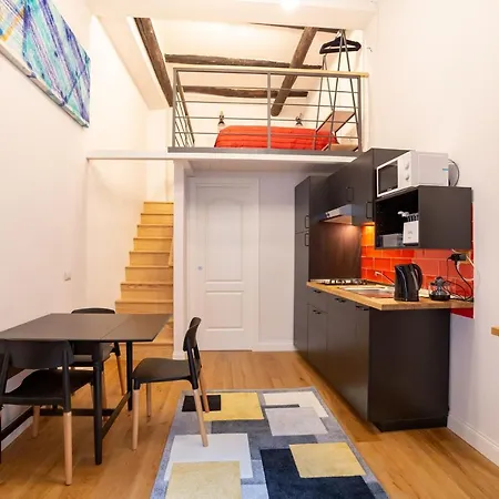 Design Flat Next Sorbillo On Tribunali Street