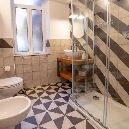 Design Flat Next Sorbillo On Tribunali St By Houseinnaples Neapol